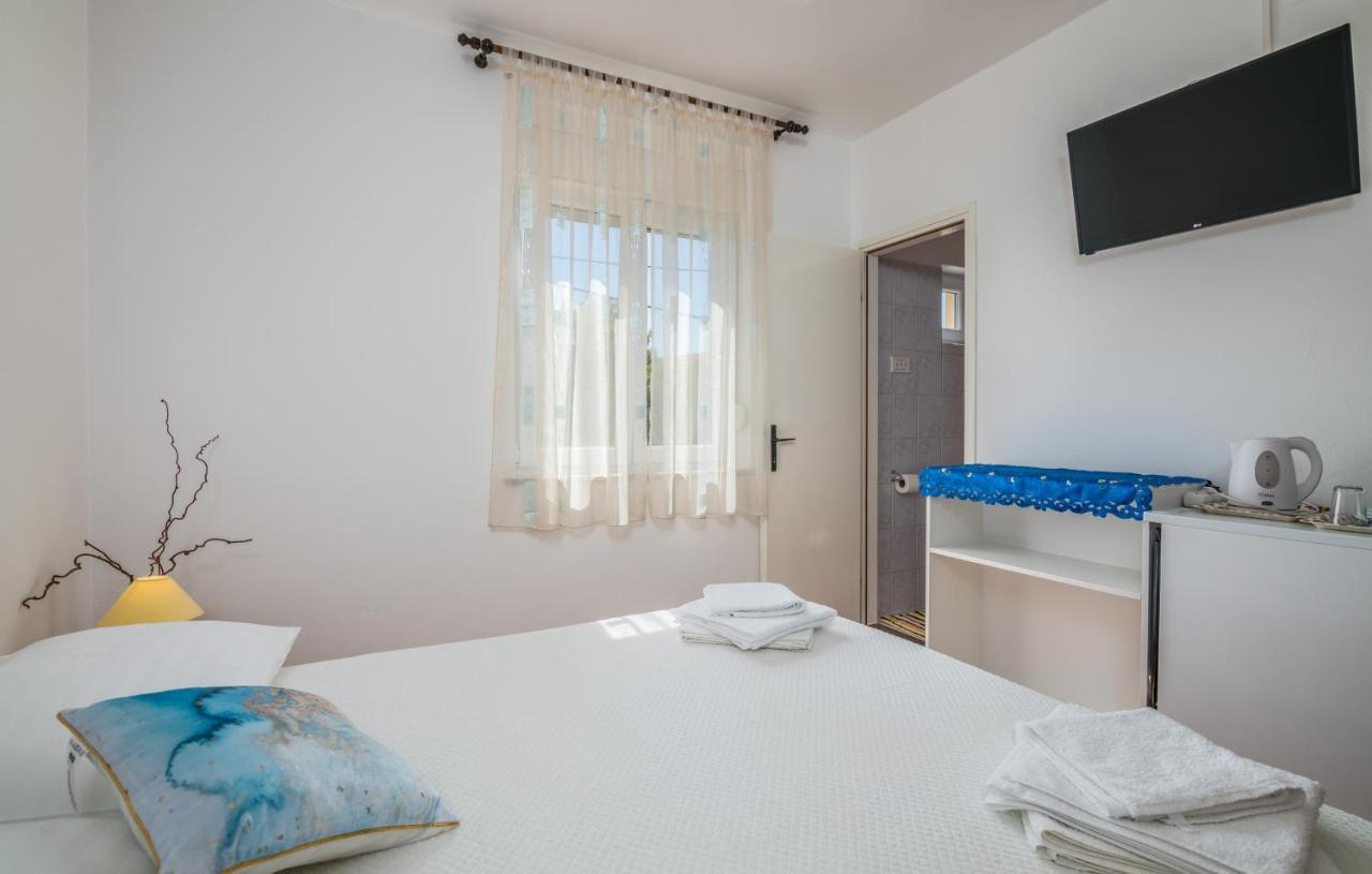 Rooms Valentino Vrh  ภายนอก รูปภาพ
