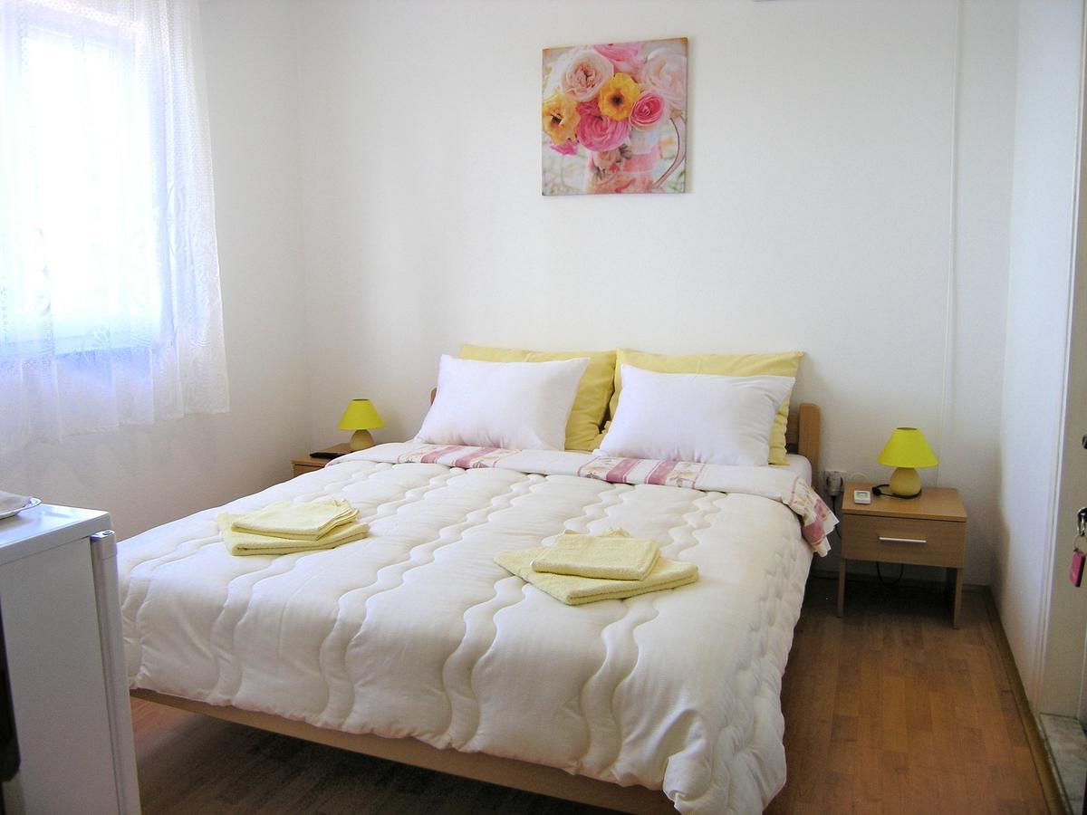 Rooms Valentino Vrh  ภายนอก รูปภาพ